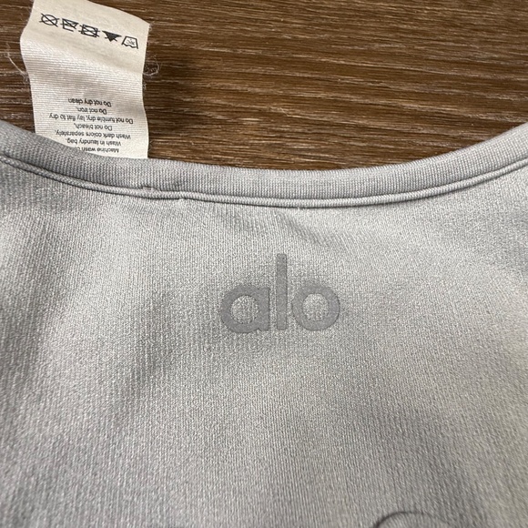 Alo Yoga Women's Vixen Fitted Tank Top Engineered Cut-Out Gray Size M Athletic - Picture 8 of 9